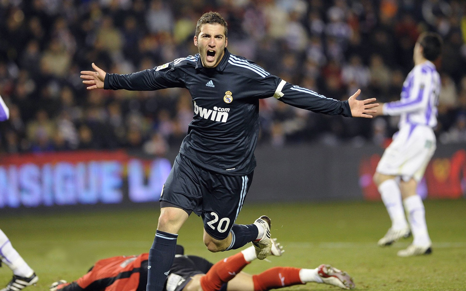 开云体育 kaiyun sports-个性化装备：球杆、球鞋的个性定制火了，签名球杆